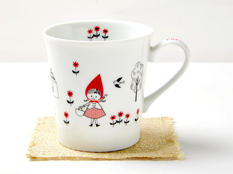 シンジカトウさんデザインの赤ずきんちゃんシリーズの可愛いマグカップ。正面からの画像です。