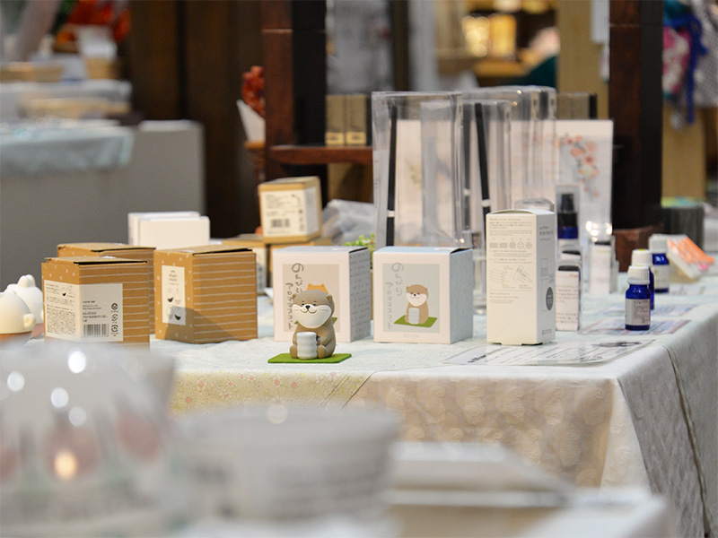 見ているだけでほっこりするアロマポット。プレゼントにも最適!